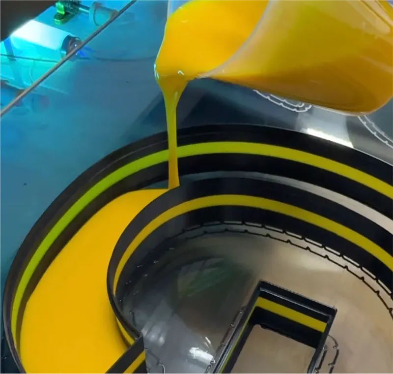 Liquid Acrylic Pouring